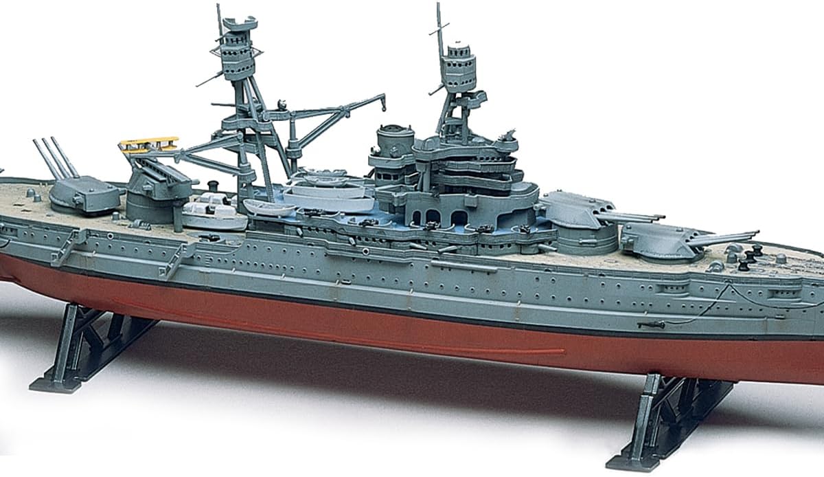Level 4 Model Kit USS Arizona Pacific Fleet Battleship Memorial to The Tragedy of Pearl Harbor 1/426 Scale Model by Revell