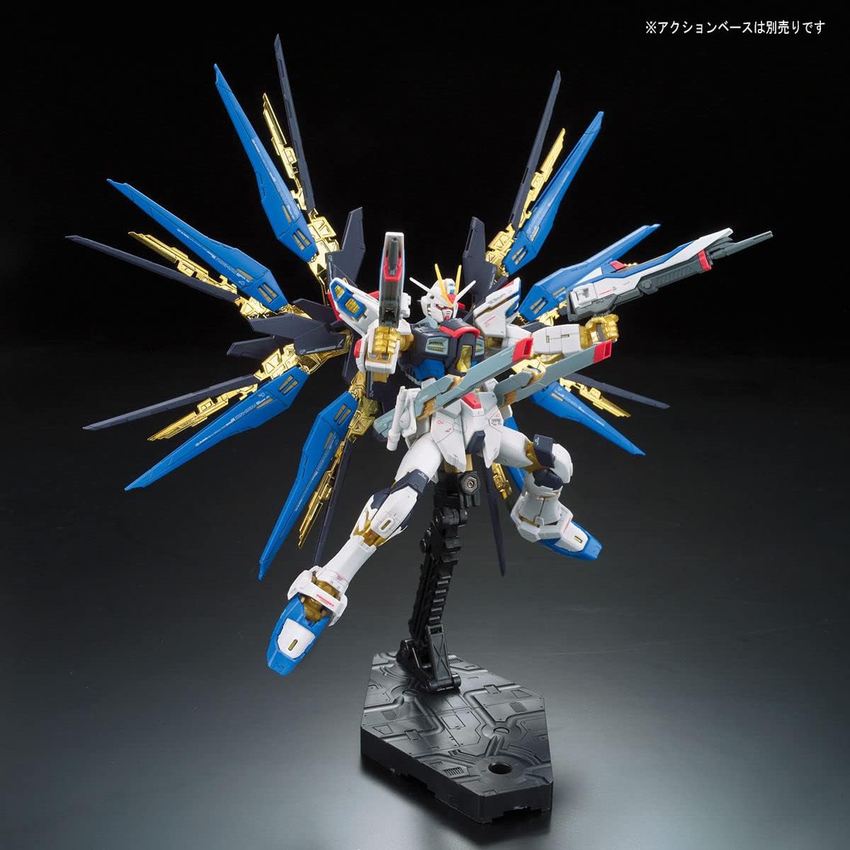 #14 Strike Freedom Gundam Gundam Seed Destiny, Bandai RG 1/144 - Model Kit