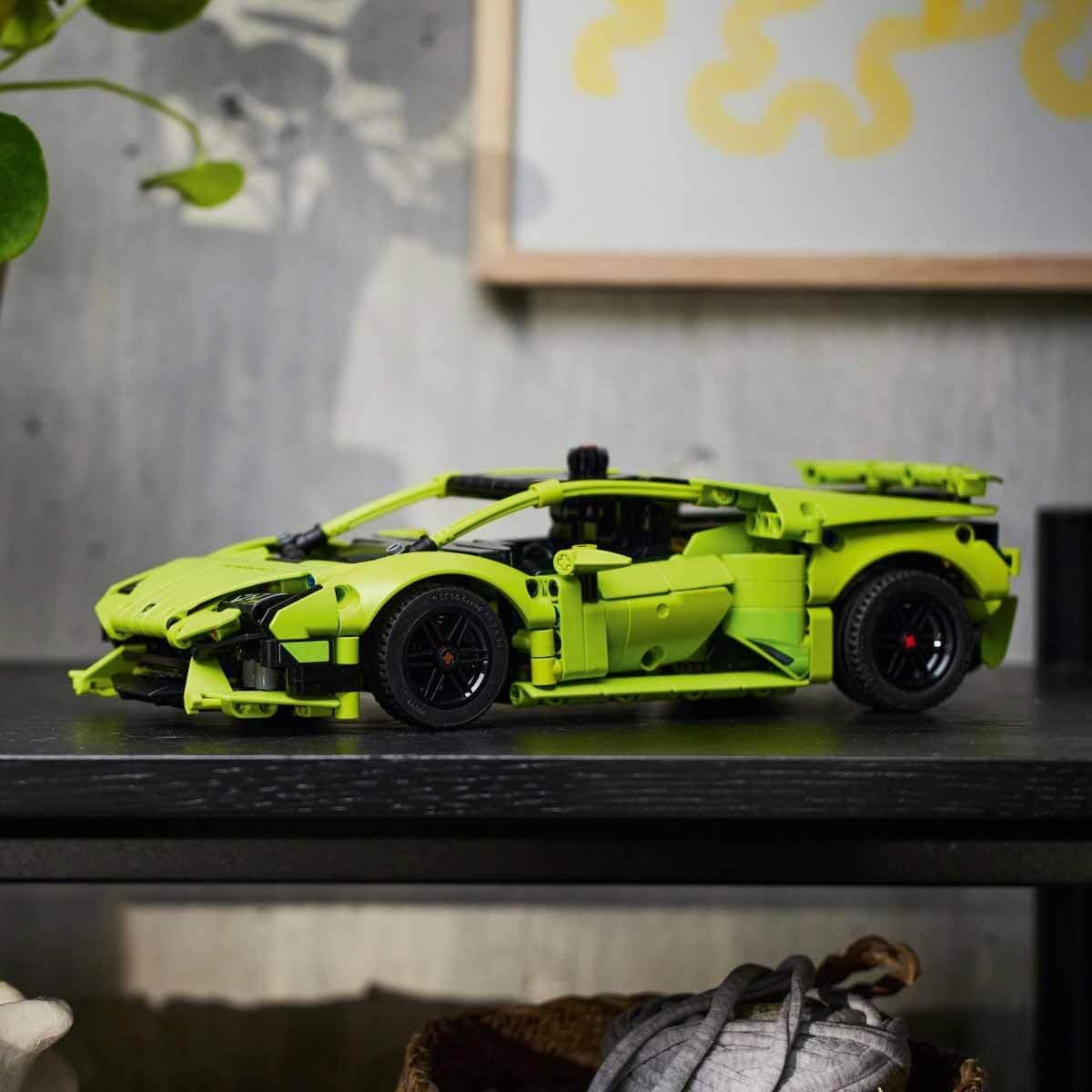 LEGO Technic 42161 Lamborghini Huracán Tecnica, Toy, Gift, Birthday Present, Blocks, Boys, for Ages 9 and Older, Vehicles, Racing, Race Car
