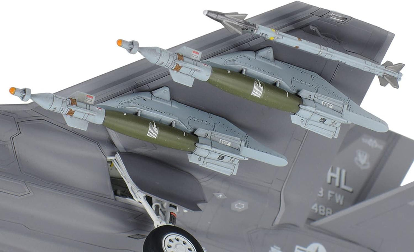 TAMIYA 60792 1:72 F-35A Lightning II - Faithful Replica, Plastic Kit, Crafts, Model Kit, Assembly, Unpainted, Multi-Coloured