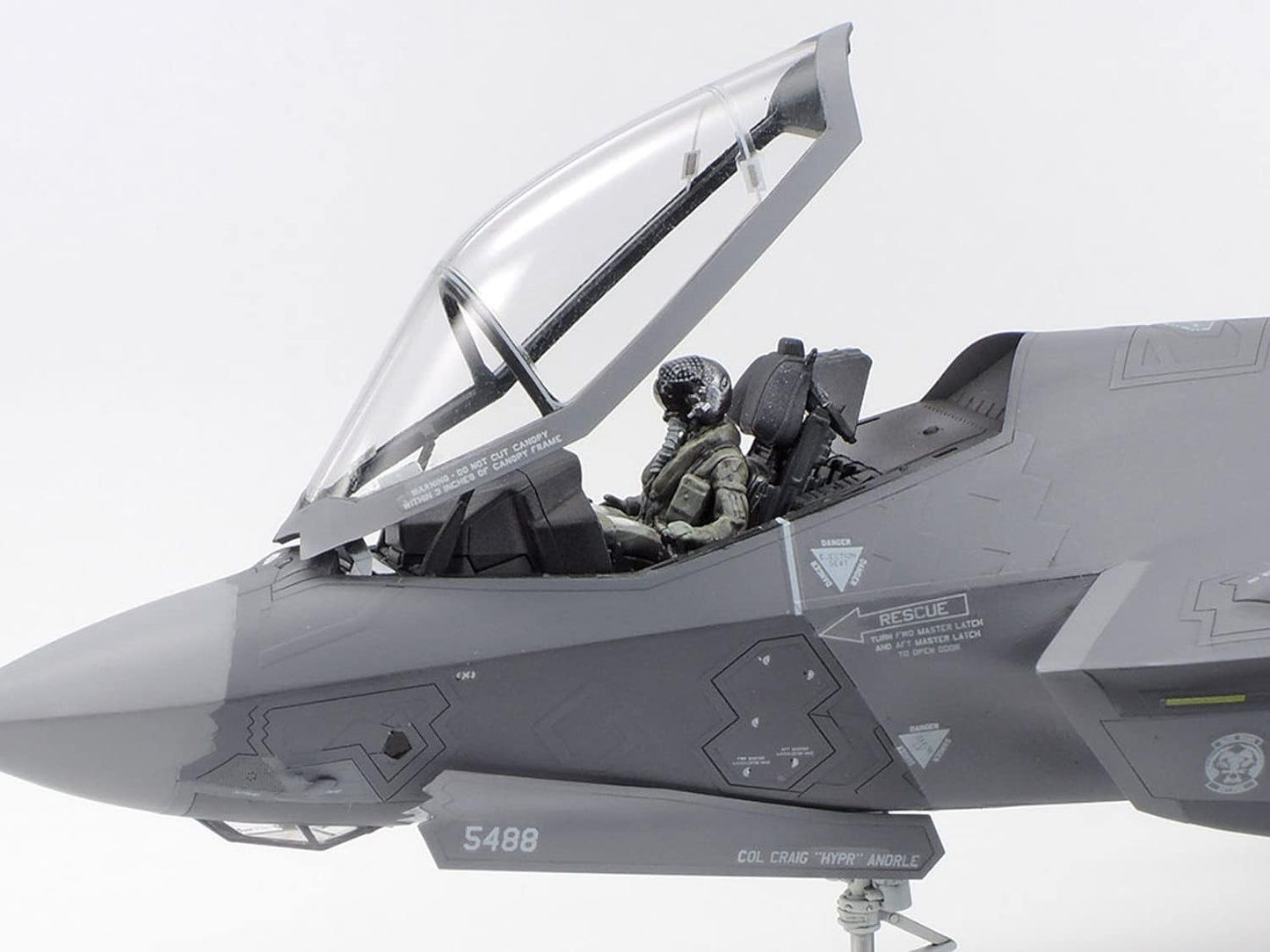 TAMIYA 60792 1:72 F-35A Lightning II - Faithful Replica, Plastic Kit, Crafts, Model Kit, Assembly, Unpainted, Multi-Coloured
