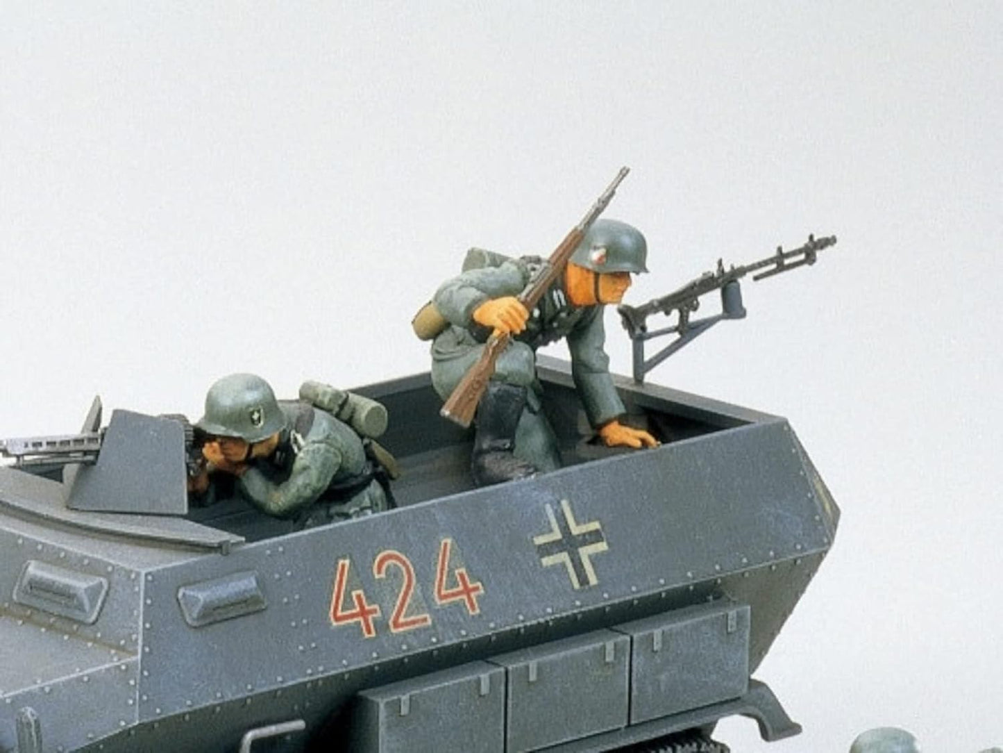 Tamiya 35020 1/35 German Hanomag SDKFZ 251/1 Plastic Model Kit