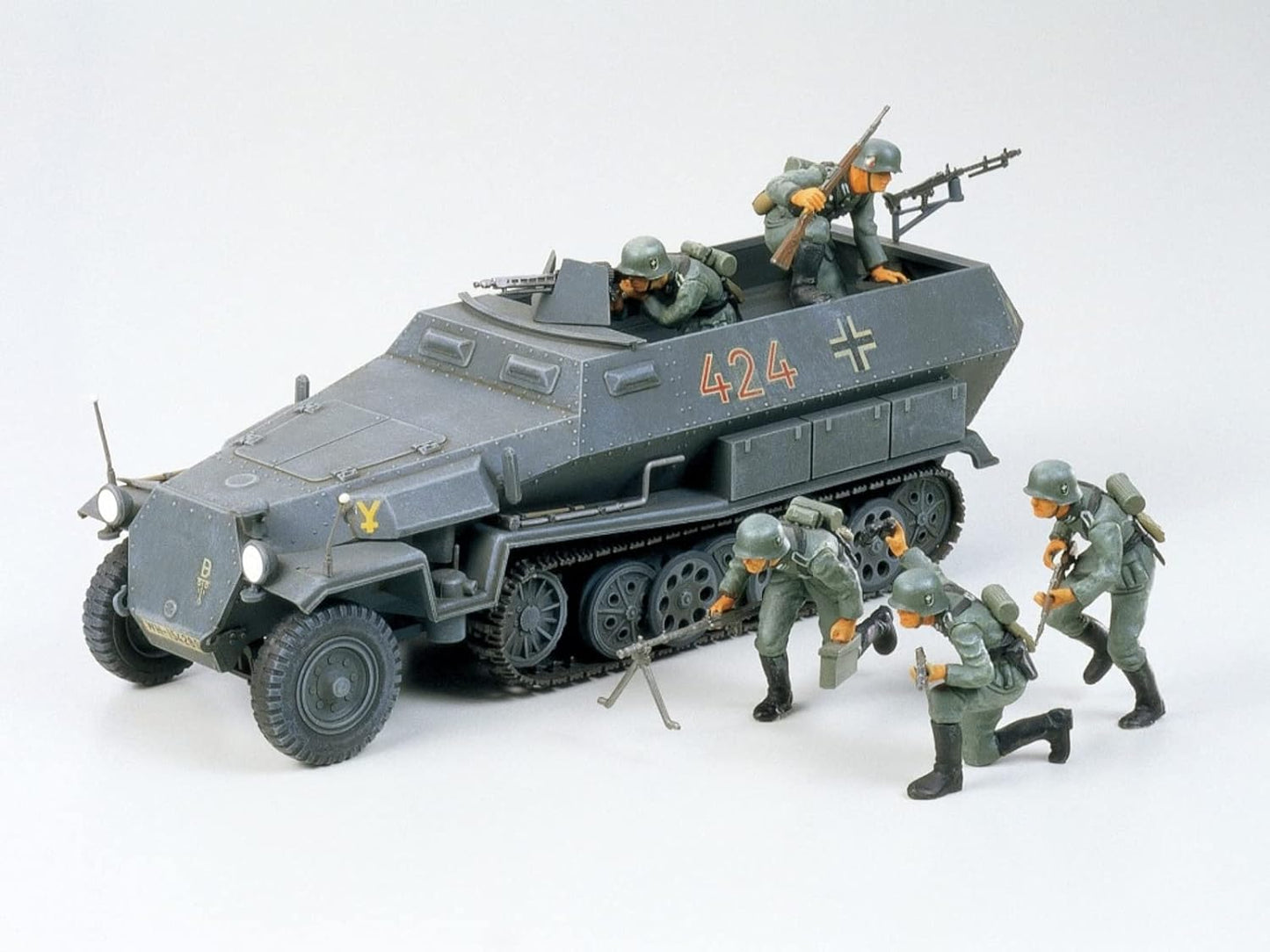 Tamiya 35020 1/35 German Hanomag SDKFZ 251/1 Plastic Model Kit