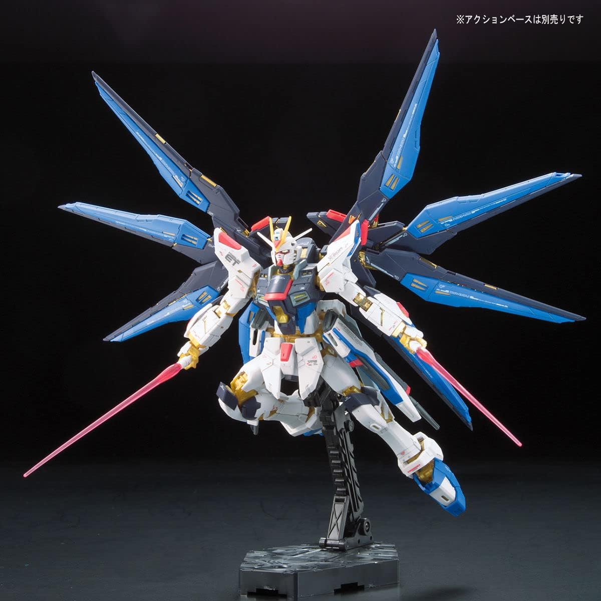 #14 Strike Freedom Gundam Gundam Seed Destiny, Bandai RG 1/144 - Model Kit