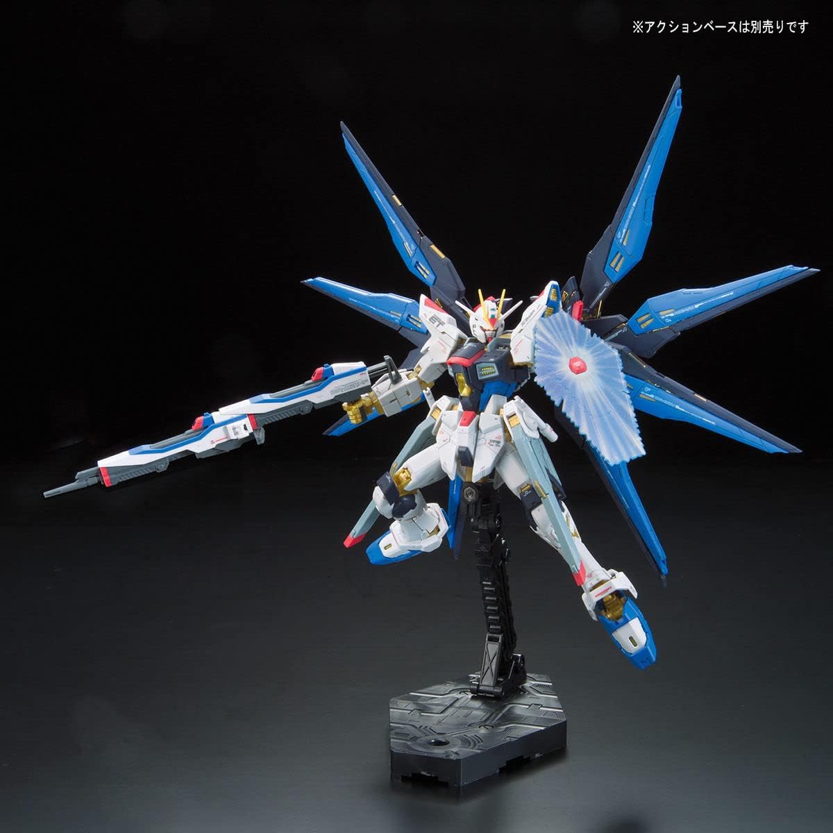 #14 Strike Freedom Gundam Gundam Seed Destiny, Bandai RG 1/144 - Model Kit