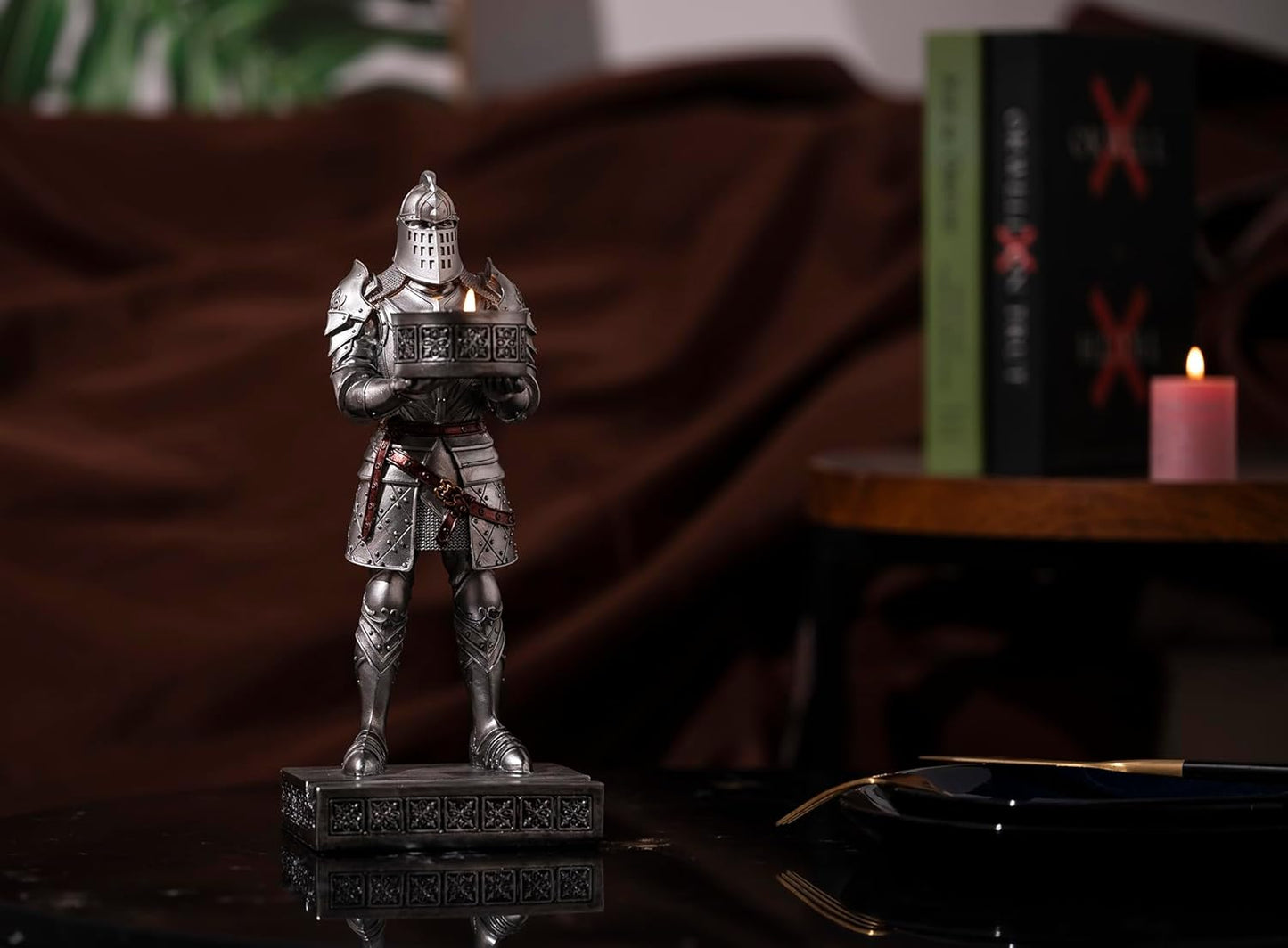 HDMbigmi King's Guard Standup Knight Candlestick Holders Resin TeaLight Holder Warrior Mobile Phone Stand Pen Holder Candle Holder for Restaurant, Altar, Home Table(Silver)
