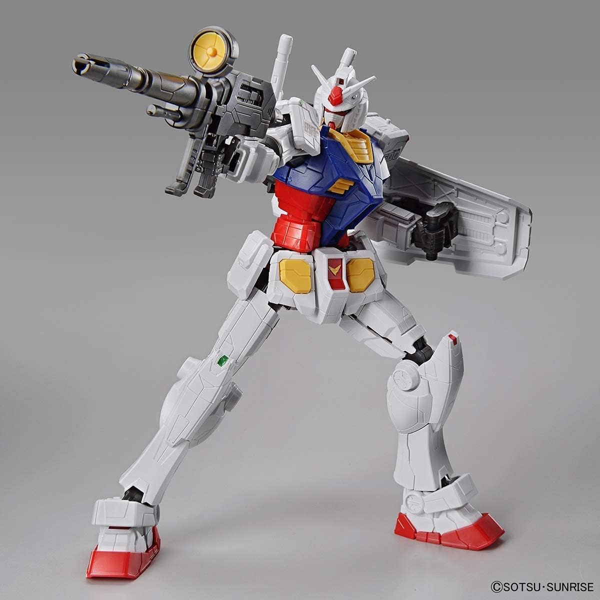 BANDAI 1/144 RX-78F00 Gundam Figurine