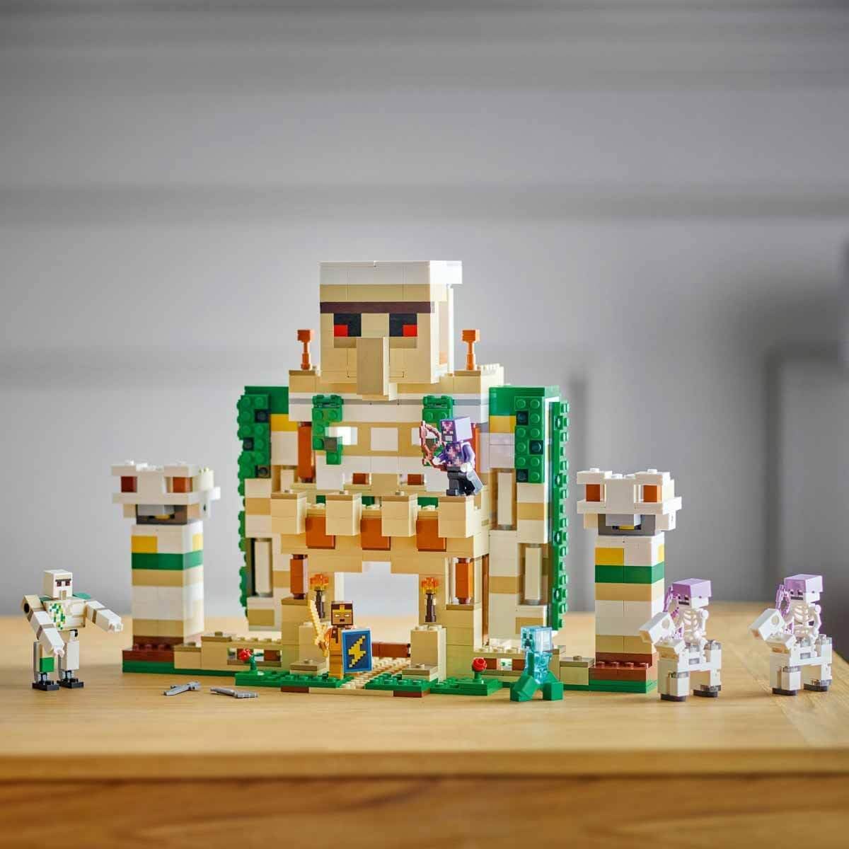 Lego 21250 Minecraft The Iron Golem Fortress, Buildable Castle Toy, Convertible into a Large Figure, with 7 Figures Including Crystal Knight, Skeleton Rider and A Loaded Creeper