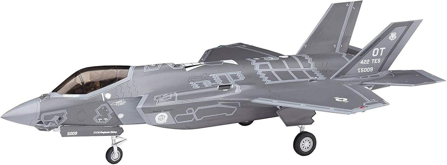 Hasegawa 1:72 Scale F-35A Lightning II Model Kit