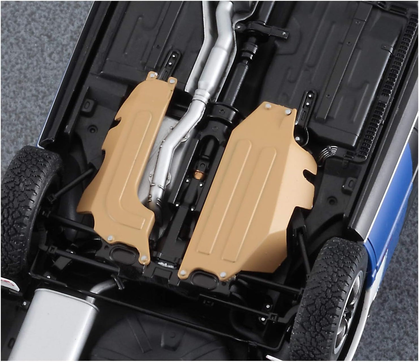 Hasegawa HC35 1/24 Historic Car Series Nissan Bluebird 4-Door Sedan SSS-R (U12 Type), Early Period, Plastic Model