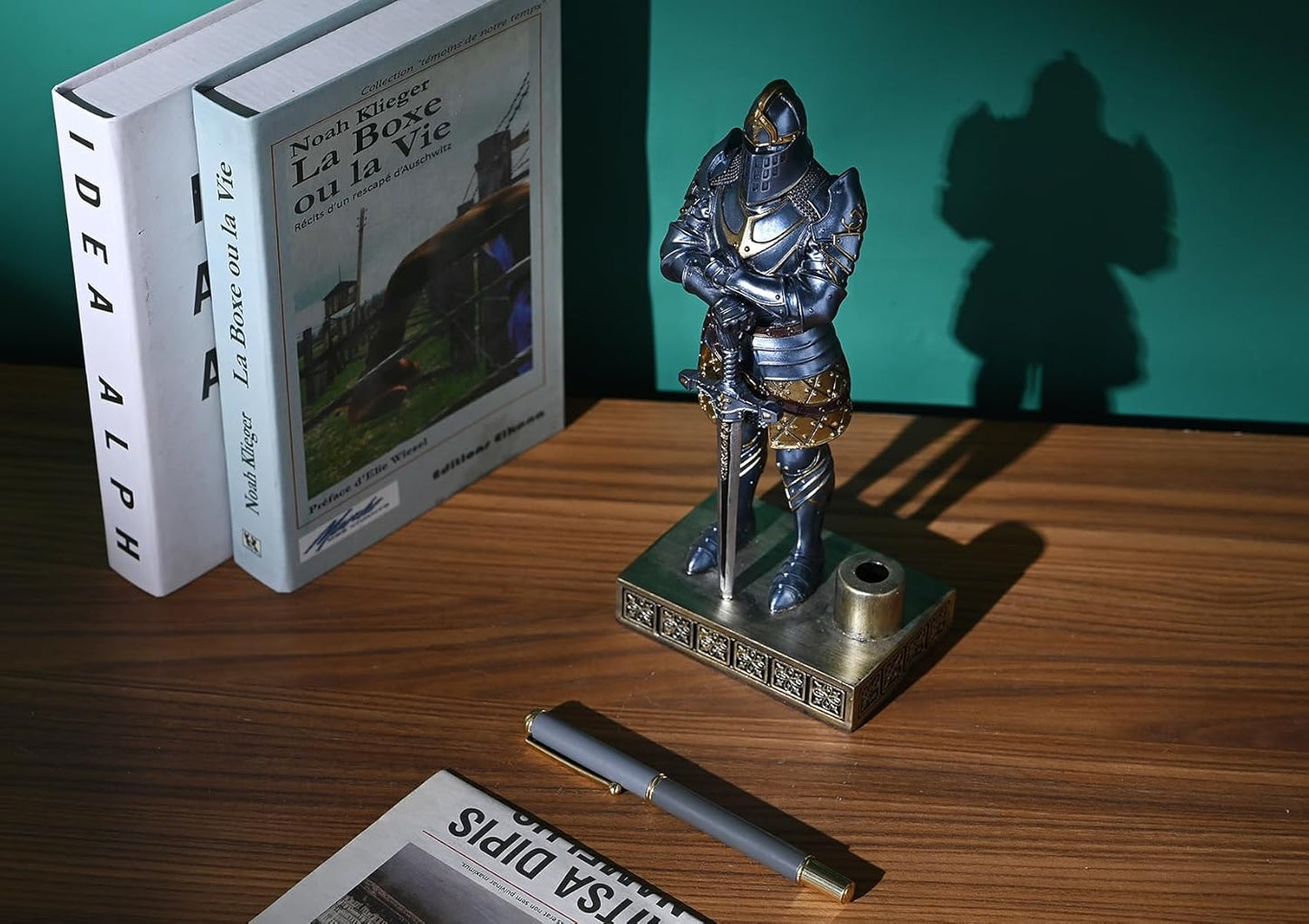HDMbigmi King's Guard Knight Pen Stand Statue Office Pen Stand Desk Organizer For Men Top Collection as Gift 9.45 Inches (Blue)