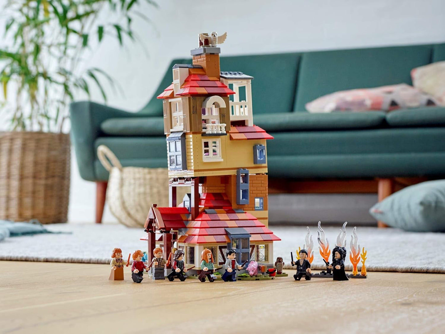 LEGO Harry Potter Attack on The Burrow 75980 building kit with 1047 pieces and minifigures