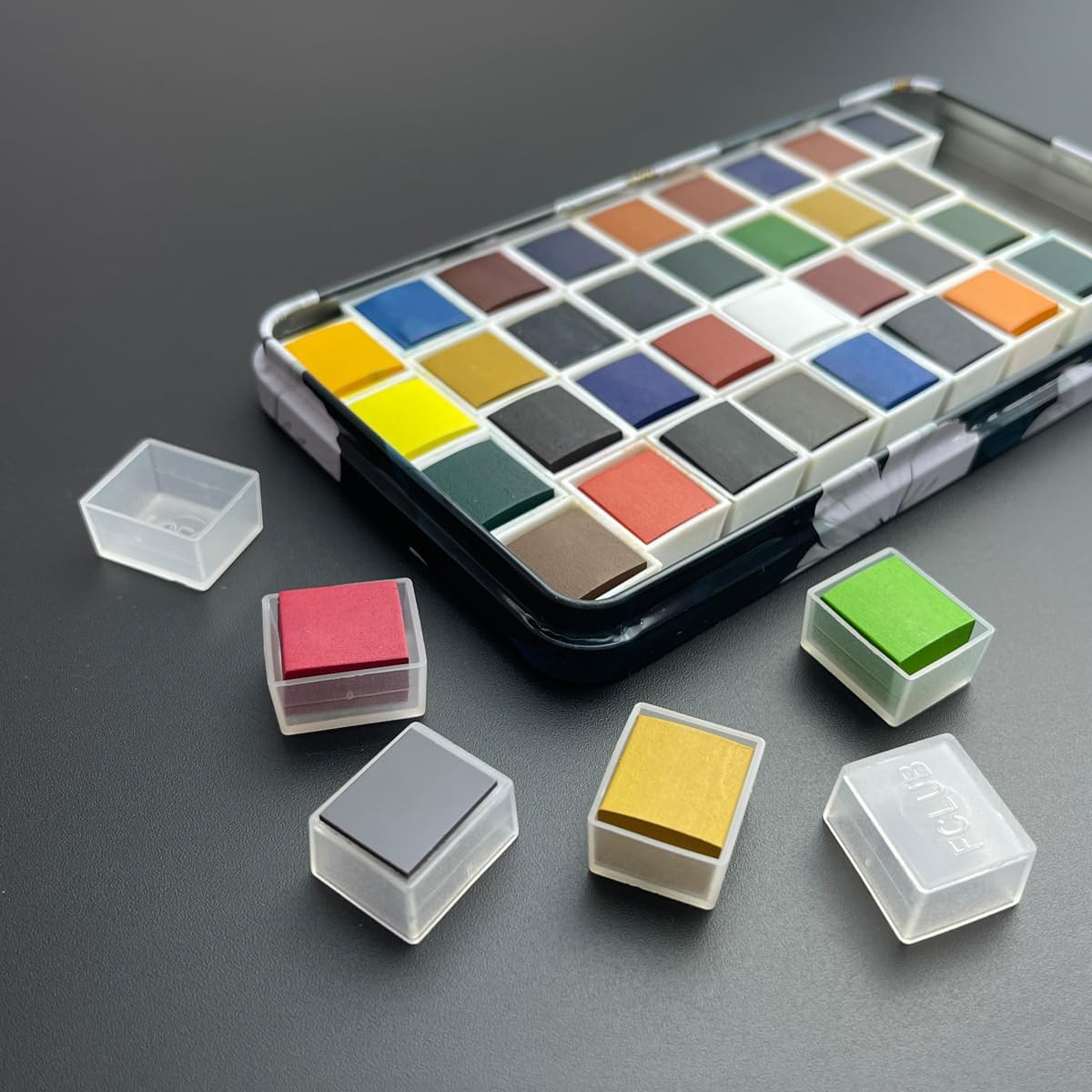 FCLUB Watercolor Palette Paint Tin with 40Pcs Empty Clear Plastic Half Pans, Magnetic Squares - Portable DIY Watercolor Palette for Artists