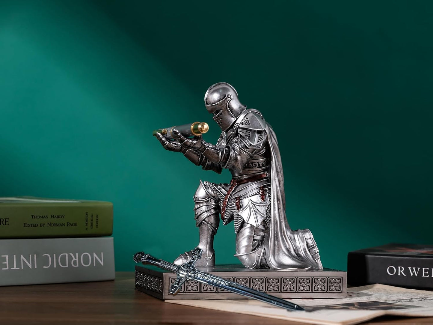 HDMbigmi King's Guard Leader Cloak Warrior Knight Pen Holder Mobile Phone Stand, Ornament Knight Statue, Pen Stand Paperweight with a Metal Sword Letter Opener for Office and Home (Silver)
