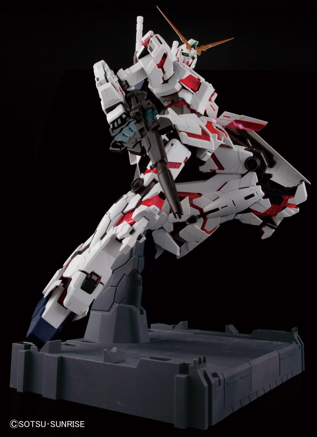 Bandai Hobby PG RX-0 Unicorn Gundam Model Kit (1/60 Scale) (BAN194365)