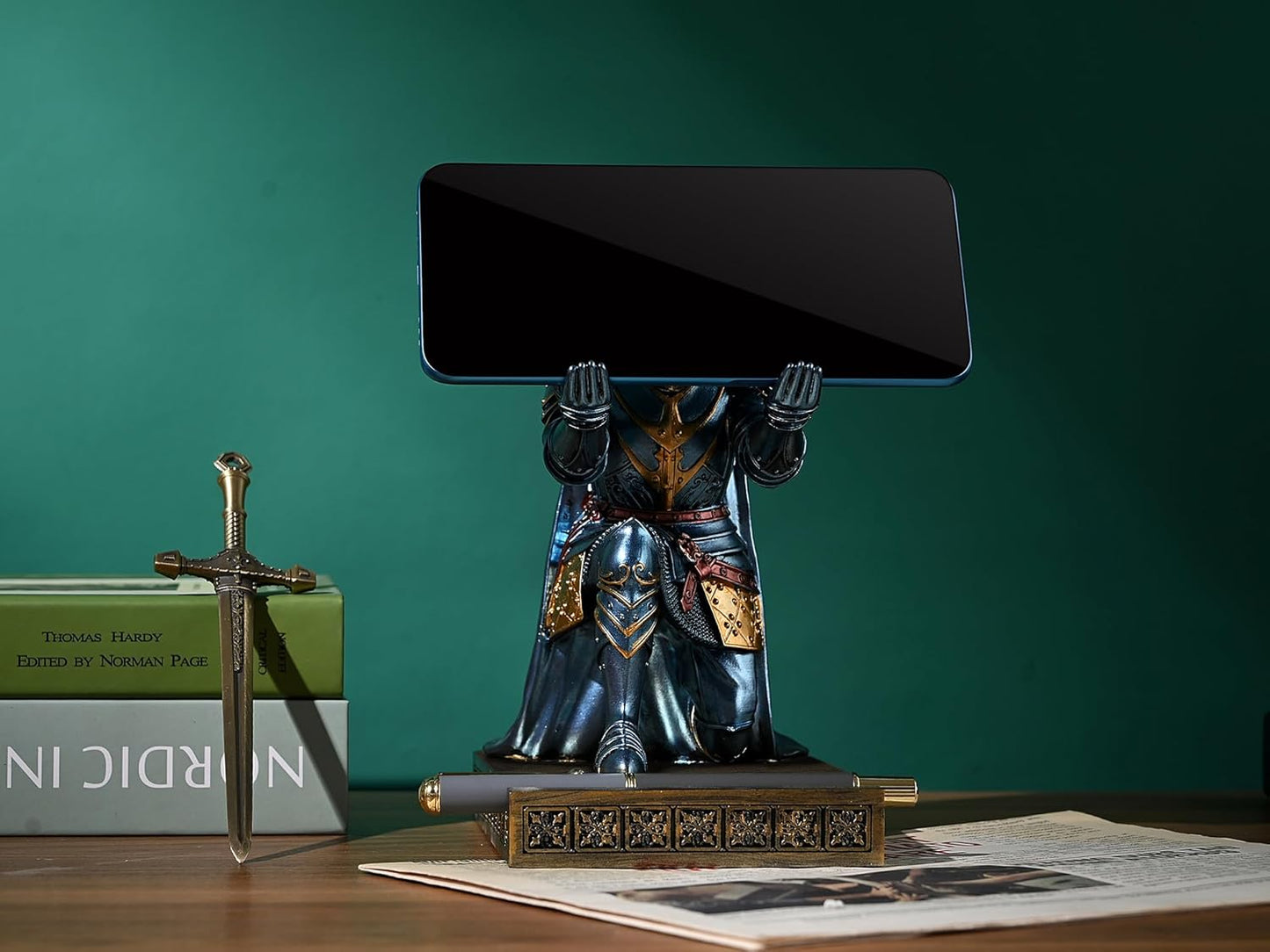 HDMbigmi King's Guard Leader Cloak Warrior Knight Pen Holder Mobile Phone Stand, Ornament Knight Statue, Pen Stand Paperweight with a Metal Sword Letter Opener for Office and Home (Blue)