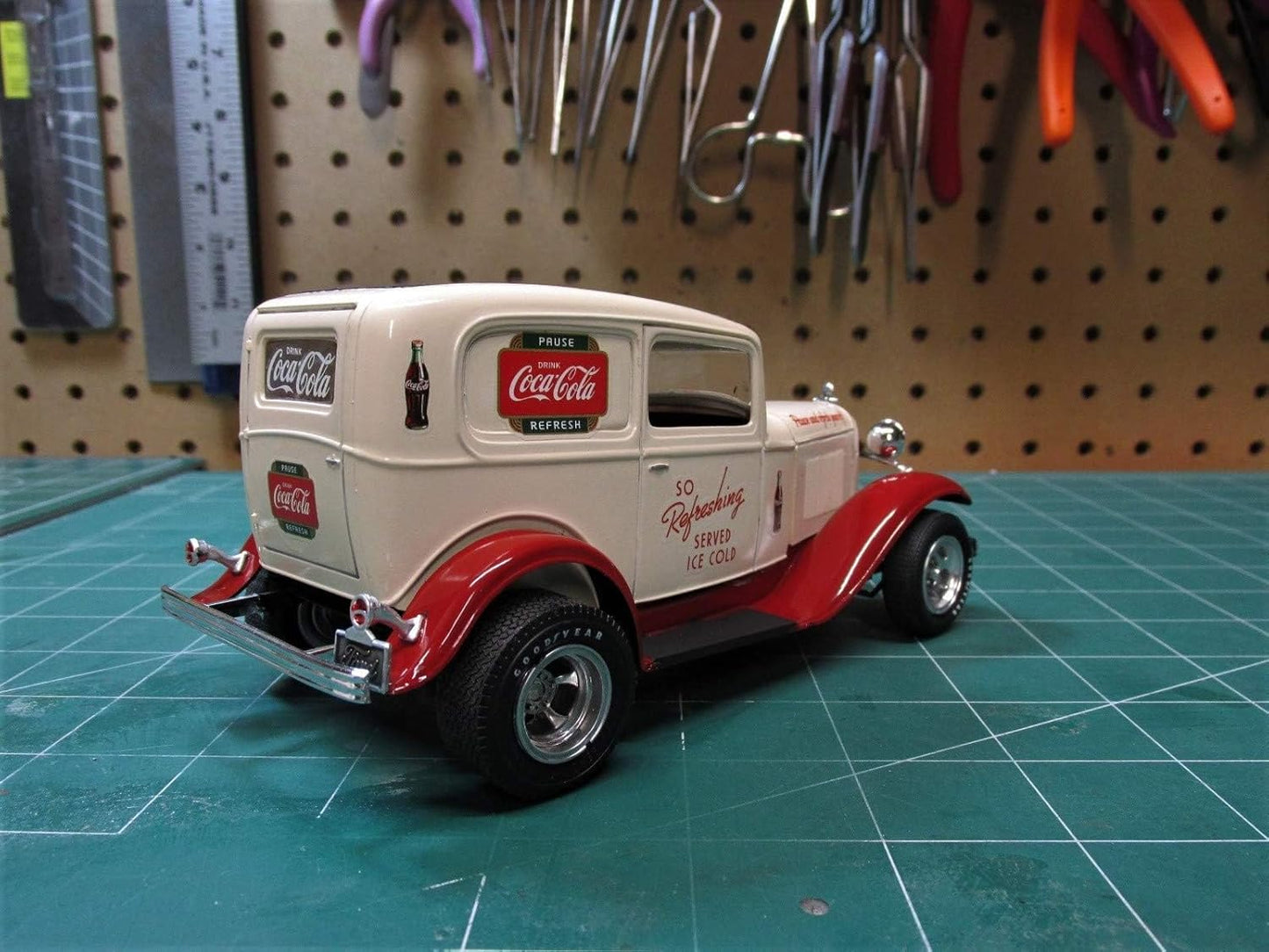 C.P.M. 1932 Ford Sedan Delivery Coca Cola 1:25 Scale MPC Plastic Car Kit, Black