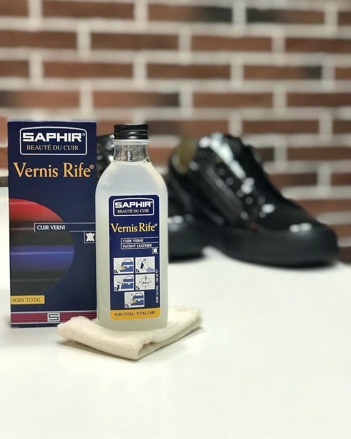 SAPHIR Vernis Rife - Patent Leather Cleaner - Shine, Clean and Protect against Cracking - Black - 100mL