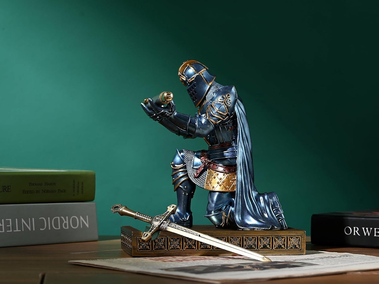 HDMbigmi King's Guard Leader Cloak Warrior Knight Pen Holder Mobile Phone Stand, Ornament Knight Statue, Pen Stand Paperweight with a Metal Sword Letter Opener for Office and Home (Blue)