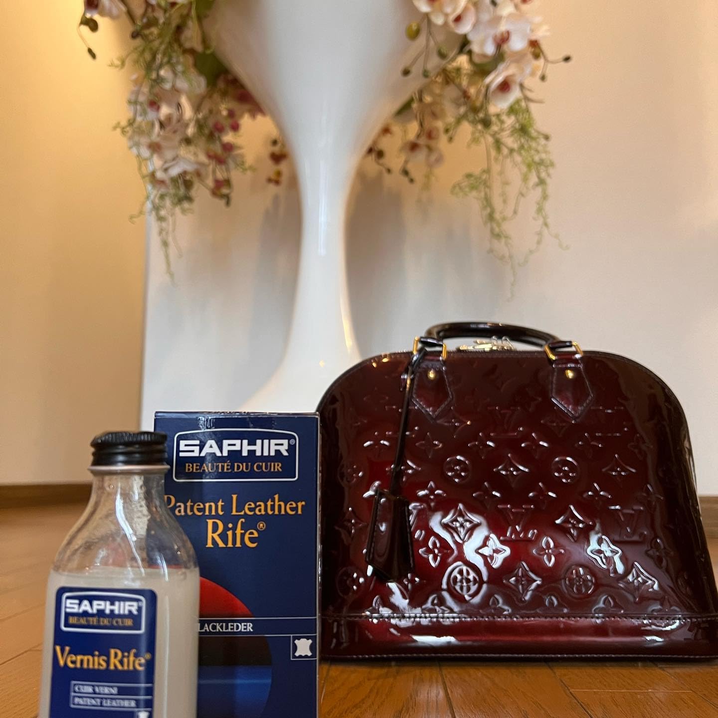 SAPHIR Vernis Rife - Patent Leather Cleaner - Shine, Clean and Protect against Cracking - Black - 100mL