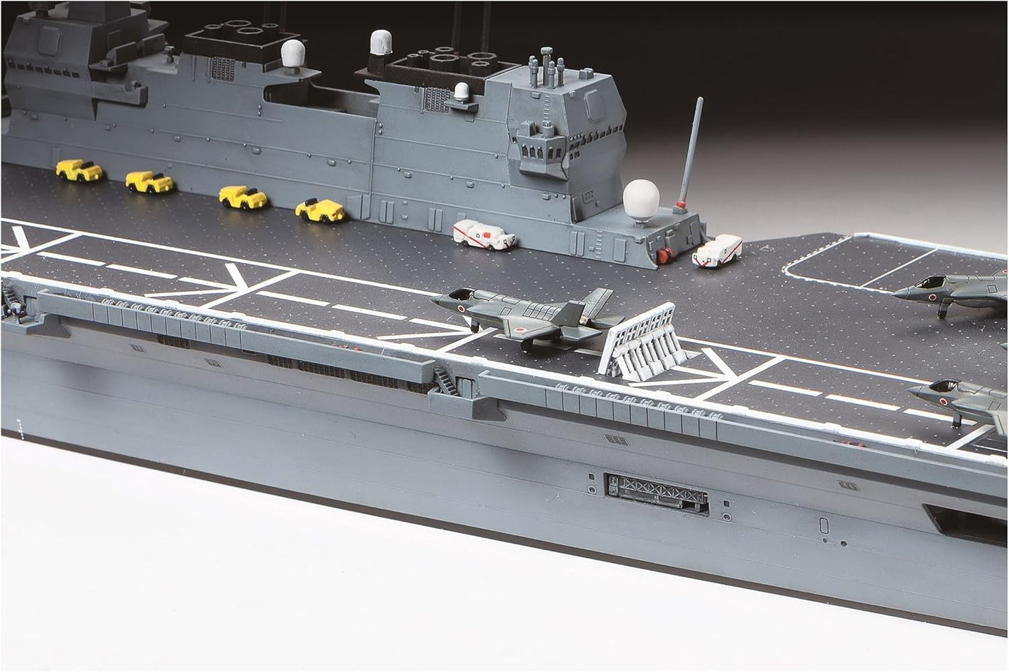 Tamiya 1 700 Aircraft Carrier DDV192 Ibuki