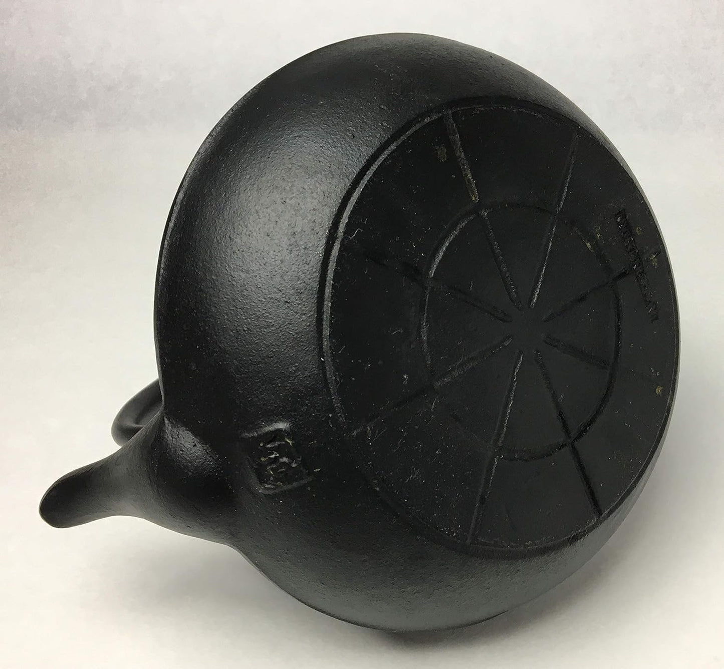 TONAMI store Nambu ironware flat Arale for IH (black) 1.5L 99-11 (Japan import / The package and the manual are written in Japanese)