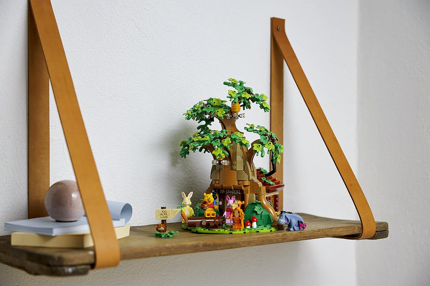 LEGO 21326 Ideas Ensemble Disney Pour adultes Winnie l'Ourson, Maison a Exposer, Figurine Bourriquet, Figurine Porcinet