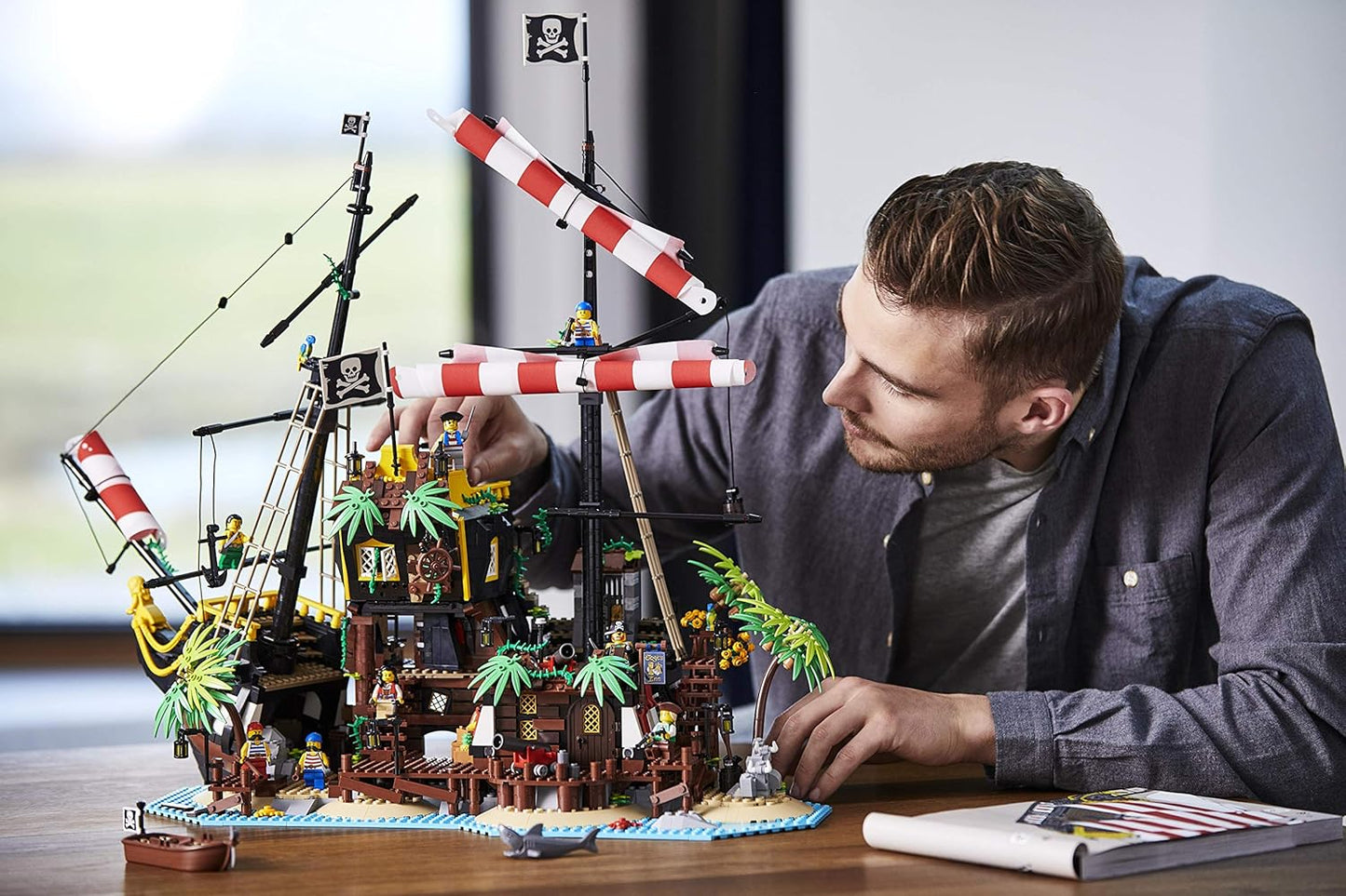 LEGO Idea Captain Redbeard Pirate Island 21322