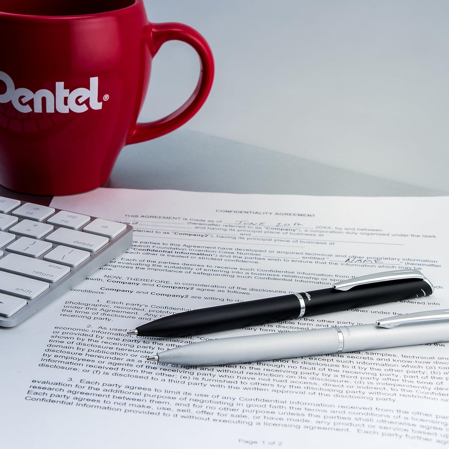 Pentel EnerGel Style Premium Liquid Gel Pen, (0.7mm), Medium line, Gold Barrel, Black Ink w/Gift Box (BL2007XABX)