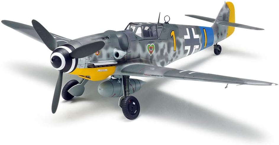 Tamiya 25204 1:48 German BF109 G-6 & Bucket Trolley 82-Model, Plastic Kit for Assembly, Detailed Replica