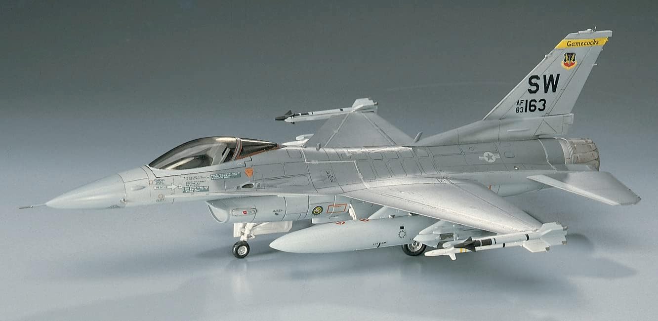Hasegawa 1:72 Scale F-16C Fighting Falcon Model Kit