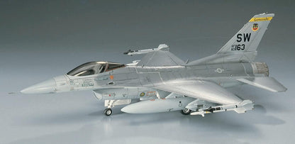 Hasegawa 1:72 Scale F-16C Fighting Falcon Model Kit
