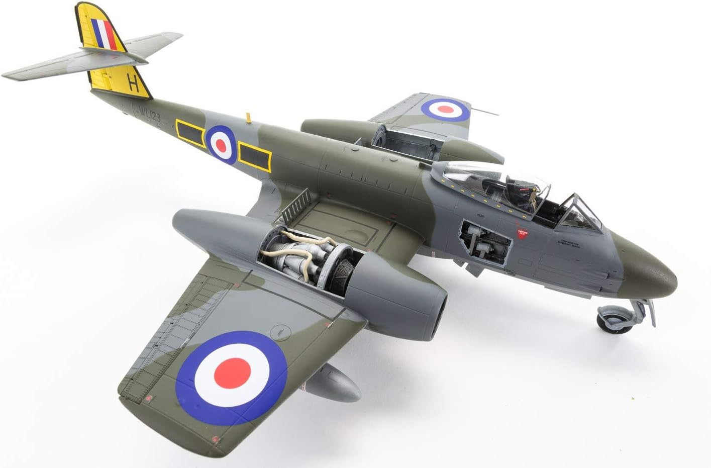 Airfix Gloster Meteor F8 1:48 Military Aviation Plastic Model Kit A09182
