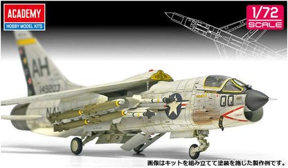 Academy USN F-8E VF-162 "The Hunters" Model Kit
