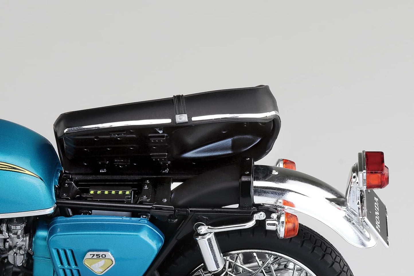 Aoshima Honda Dream CB750 Four 1969 1:12 Scale Model Kit