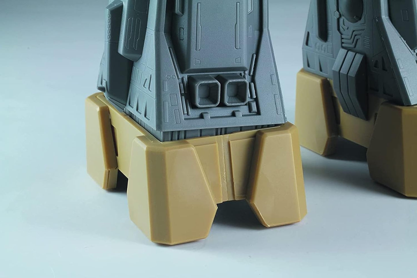 Hasegawa 1/4000 SDF-1 Macross Ship The Forced Attack Type Theater Edition Plastic Model.