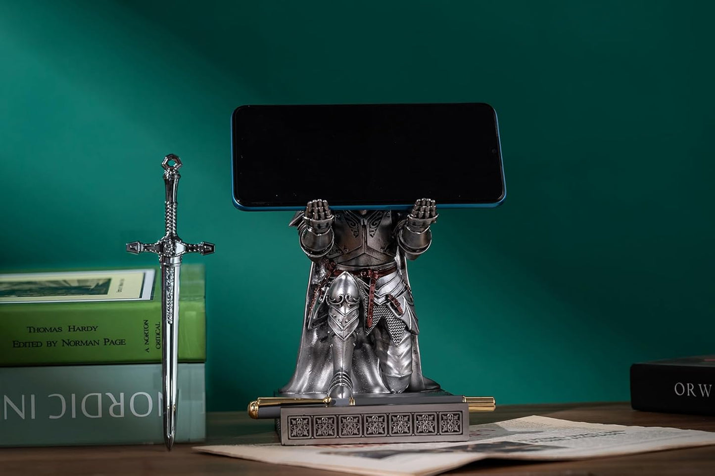 HDMbigmi King's Guard Leader Cloak Warrior Knight Pen Holder Mobile Phone Stand, Ornament Knight Statue, Pen Stand Paperweight with a Metal Sword Letter Opener for Office and Home (Silver)