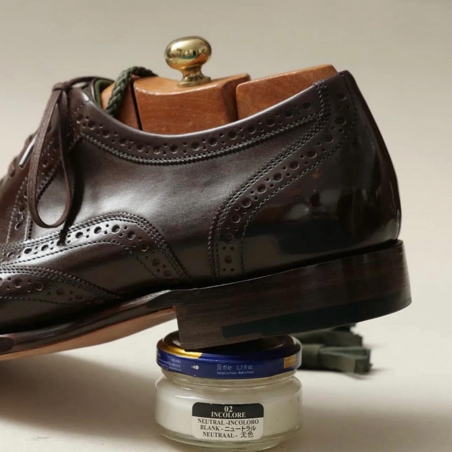 Saphir 9550032 Fine Beeswax Shoe Cream and Polish, 1.7 fl oz (50 ml)