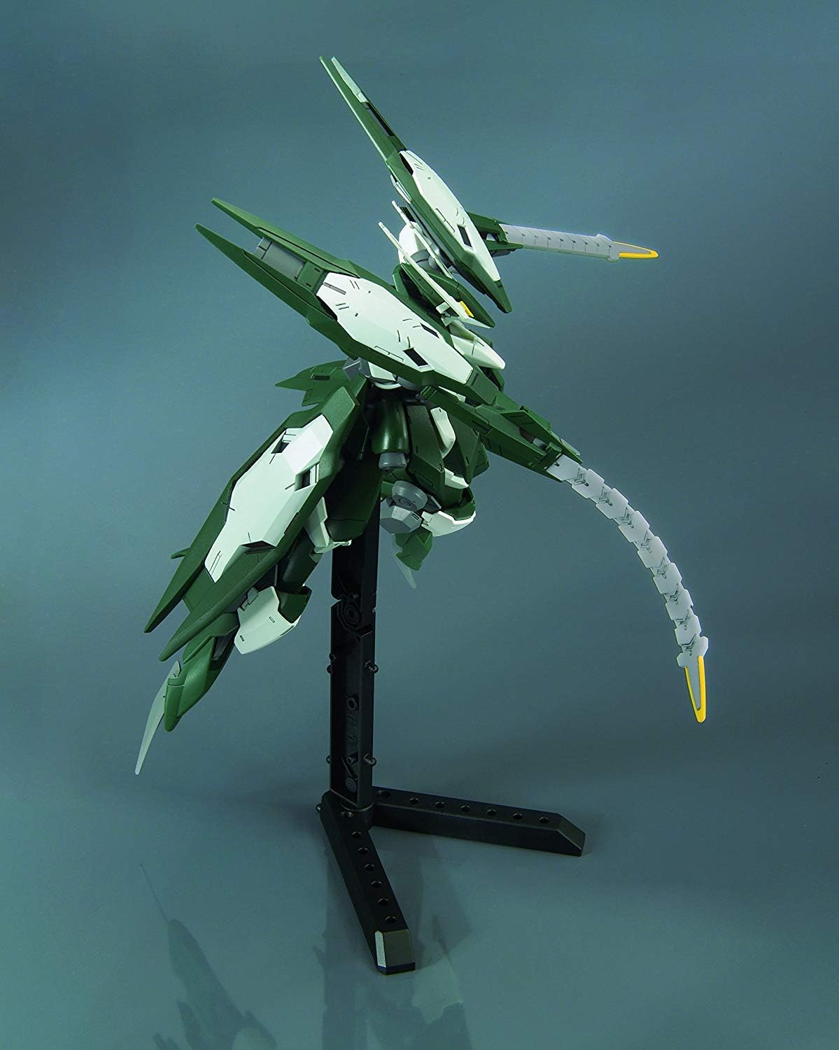BANDAI SPIRITS HG 1/144 Gundam Model Kit: Reginlaze Julia 'Iron-Blooded Orphans'