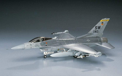 Hasegawa 1:72 Scale F-16C Fighting Falcon Model Kit