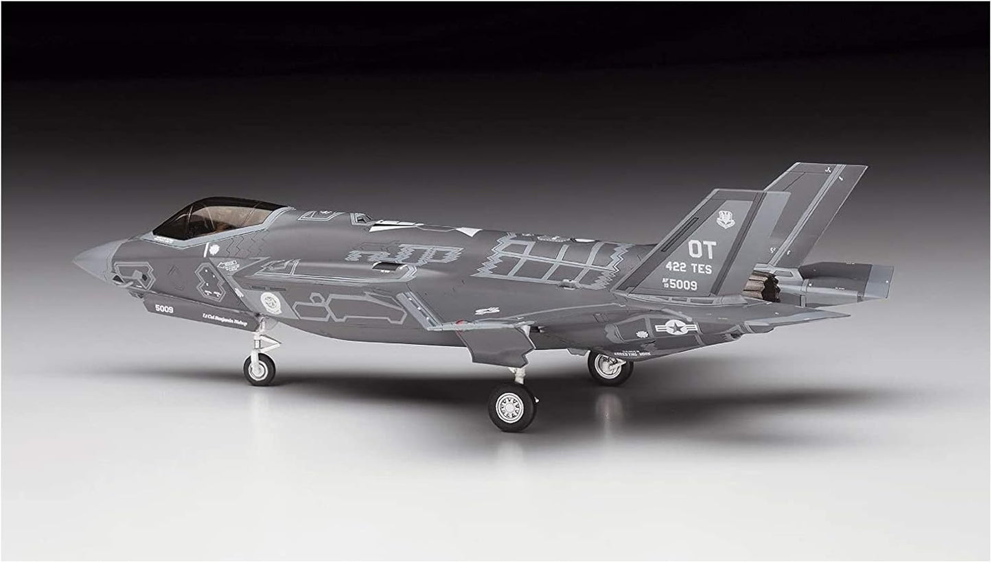 Hasegawa 1:72 Scale F-35A Lightning II Model Kit
