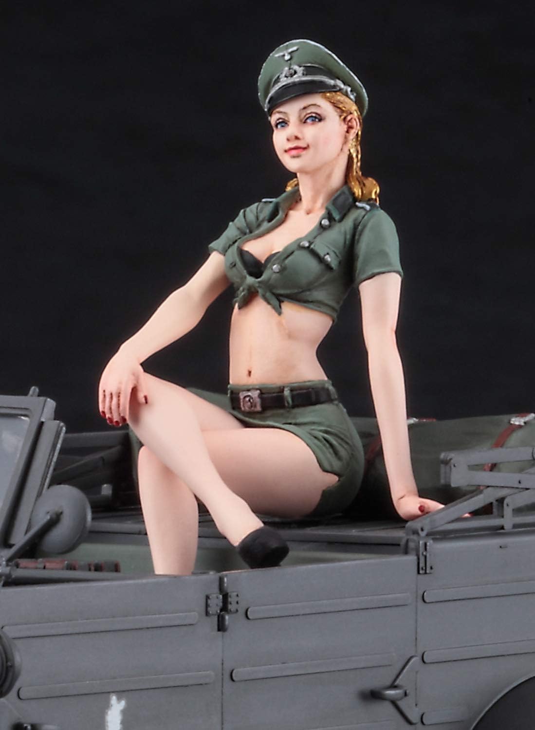 Hasegawa SP453 1/24 Pkw.K1 Cubelwagen Type 82 w/Blonde Girls Figure Plastic Model