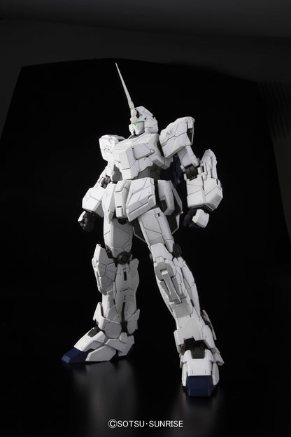 Bandai Hobby PG RX-0 Unicorn Gundam Model Kit (1/60 Scale) (BAN194365)