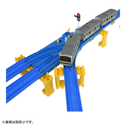Takara Tomy HO Scale Medium Plastic Train Track Half Straight Rail R-16 for model trains