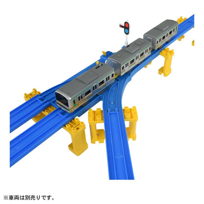 Takara Tomy HO Scale Medium Plastic Train Track Half Straight Rail R-16 for model trains