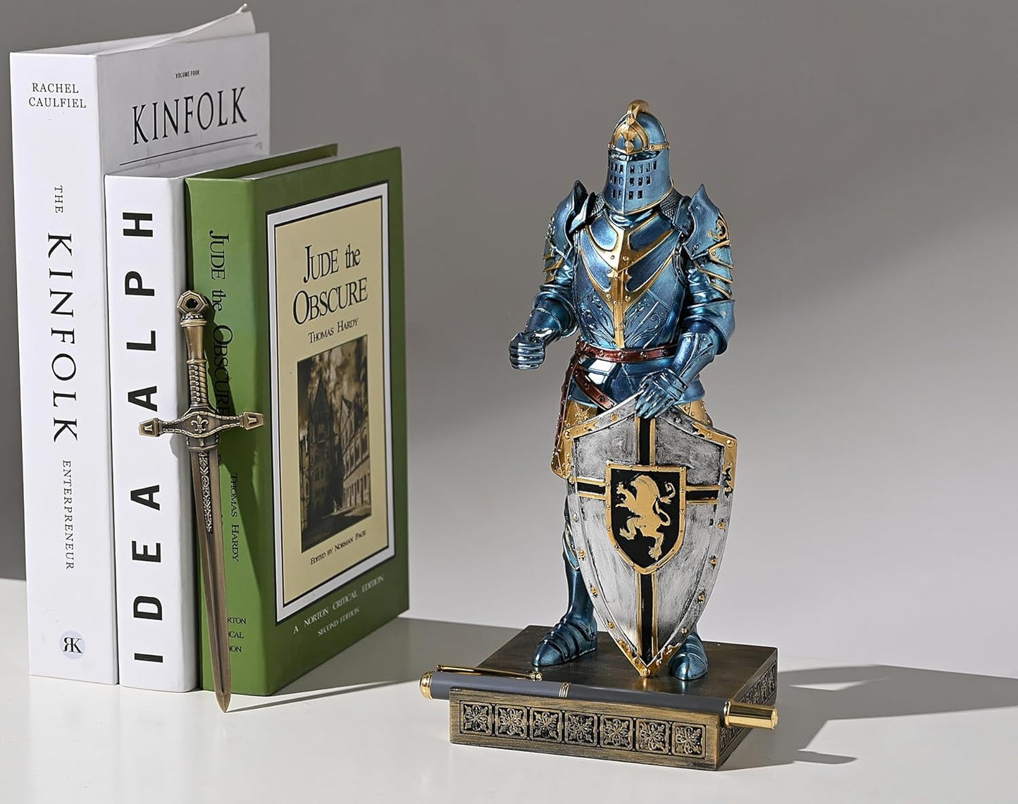 HDMbigmi King's Guard Ornament Knight Statue for Desk, Desktop Accessories Pen Holder Pen Stand Paperweight for Office and Home (Blue)