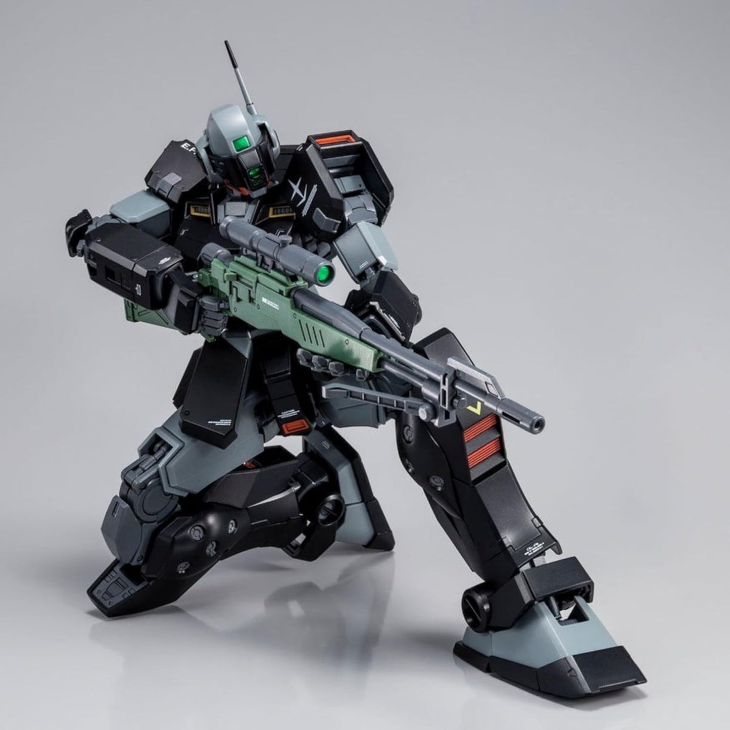 Bandai MG 1/100 RGM-79SP Lydo Wolf's GM Sniper II Model kit