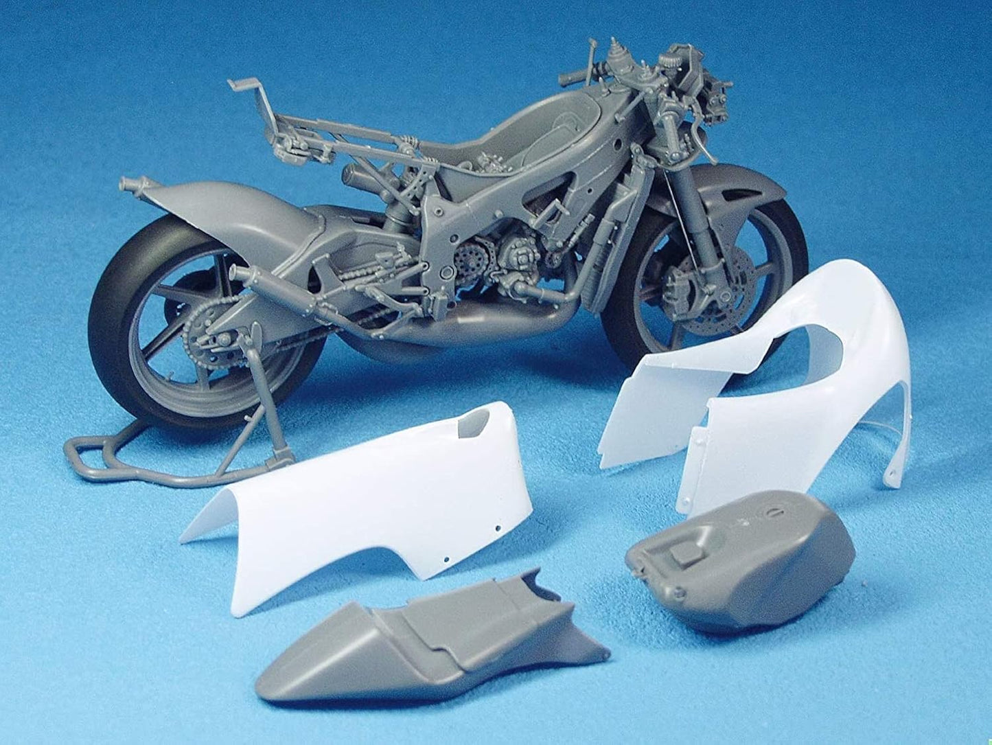 Hasegawa 1:12 Scale Scot Racing Team Honda RS250RW Model Kit