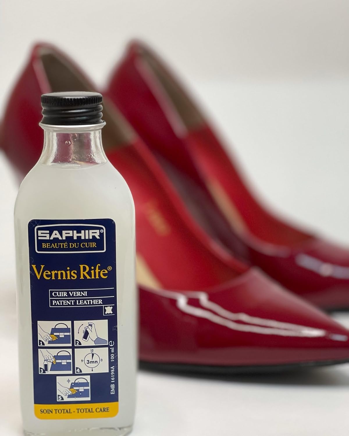 SAPHIR Vernis Rife - Patent Leather Cleaner - Shine, Clean and Protect against Cracking - Black - 100mL
