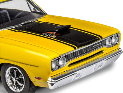 Revell 14531 '70 Plymouth Road Runner 1:24 Scale 77-Piece Skill Level 5 Model Car Building Kit, White